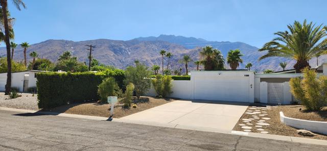 2272 N Starr Road, Palm Springs CA: https://media.crmls.org/mediaz/2dd816ad-ac81-4298-b8eb-612cca0e247f.jpg