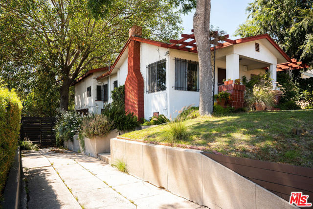 1607 Benton Way, Los Angeles, California 90026, 3 Bedrooms Bedrooms, ,2 BathroomsBathrooms,Single Family Residence,For Sale,Benton,23285919