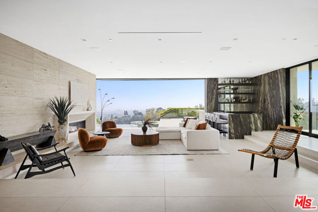 1731 Summitridge Drive, Beverly Hills CA: https://media.crmls.org/mediaz/2dd8e6b3-edf9-4464-b829-605d25803c11.jpg