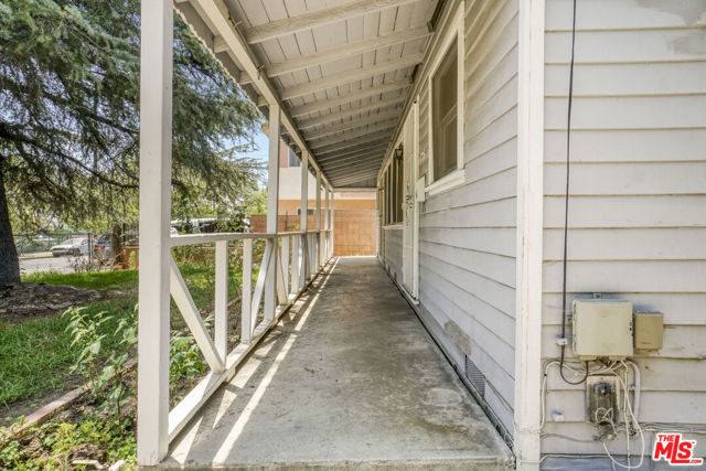 6833 Simpson Avenue, North Hollywood CA: https://media.crmls.org/mediaz/2dd926f0-d162-4e11-a5ca-922b76f35e87.jpg