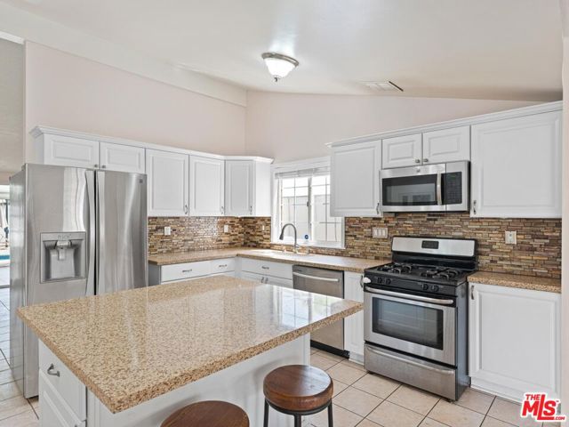 18717 Kimbrough Street, Canyon Country CA: https://media.crmls.org/mediaz/2dd94ae9-6a6a-491f-ac2a-3fb90f96cc45.jpg