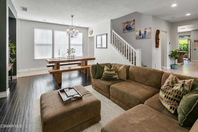 477 Parkview Court, Simi Valley CA: https://media.crmls.org/mediaz/2dd9bc7e-7acc-4be9-88cb-a06fb9b26ec4.jpg