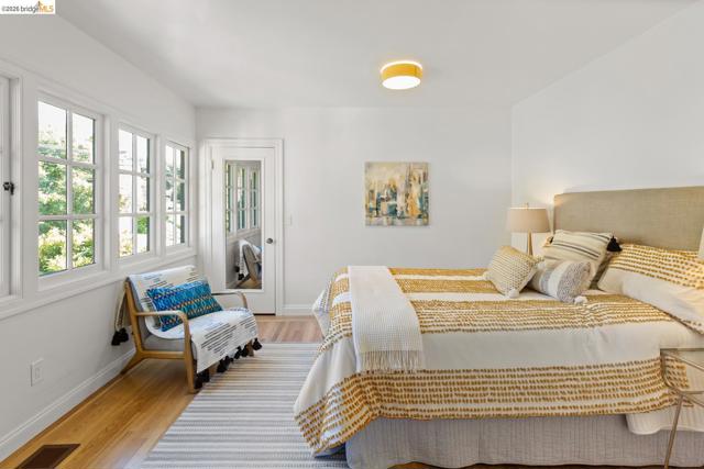 758 Spruce St, Berkeley CA: https://media.crmls.org/mediaz/2dd9e18c-f17e-4c74-a3da-d481c302cfd2.jpg