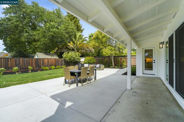3715 Liscome Way, Concord CA: https://media.crmls.org/mediaz/2dda6140-4a50-4704-9447-99cf59ff7f09.jpg
