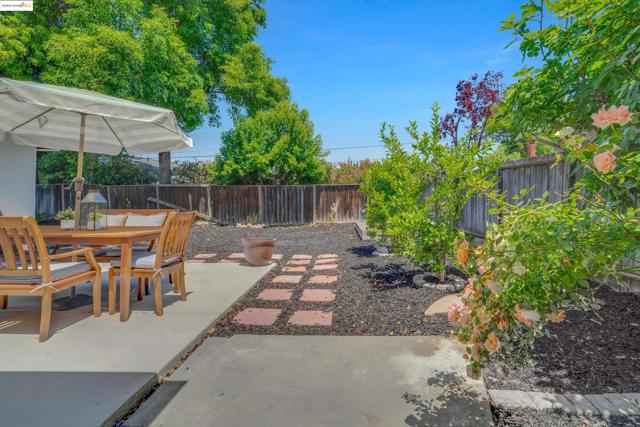 946 Notre Dame Ave, Concord CA: https://media.crmls.org/mediaz/2ddad8c8-2b8f-4882-b45a-e9376bf29b64.jpg
