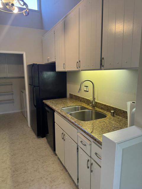 3322 Brittan Avenue, San Carlos CA: https://media.crmls.org/mediaz/2ddb25ce-bcde-4a03-91b1-b426ef967346.jpg