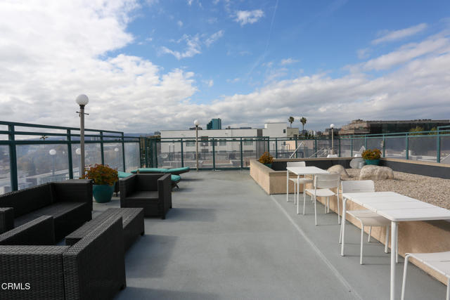 2491 Purdue Avenue, Los Angeles CA: https://media.crmls.org/mediaz/2ddc03dc-de1e-4d19-a554-9d95ac2f5a29.jpg