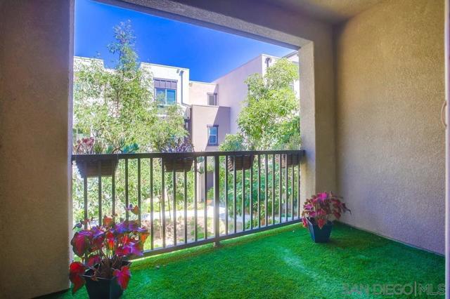 2427 Verano Way, Vista, California 92081, 3 Bedrooms Bedrooms, ,3 BathroomsBathrooms,Condominium,For Sale,Verano Way,240021856SD