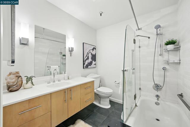325 Lenox Ave, Oakland CA: https://media.crmls.org/mediaz/2ddcc6b7-7e4f-451d-a566-b449c6a5b539.jpg