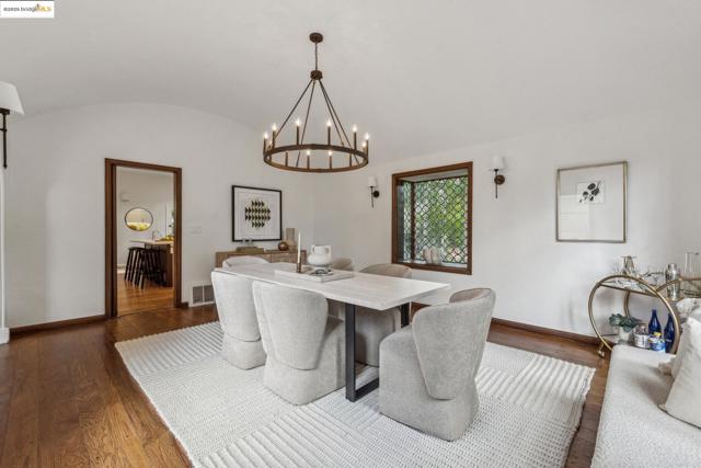356 Mountain Avenue, Piedmont CA: https://media.crmls.org/mediaz/2ddd6fe3-c3d9-4019-bbd1-07c44080ee02.jpg