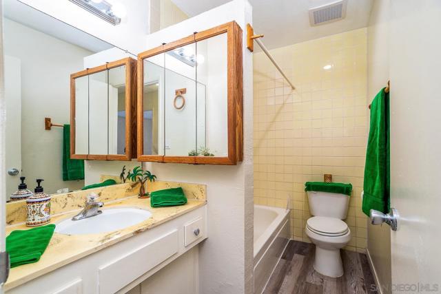 279 Moss St, Chula Vista CA: https://media.crmls.org/mediaz/2ddd74e9-c6b6-4a81-8771-9d09738f9296.jpg