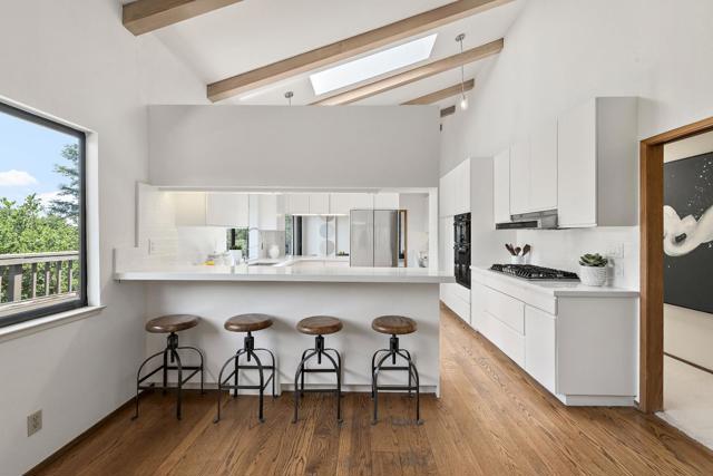 14449 Liddicoat Circle, Los Altos Hills CA: https://media.crmls.org/mediaz/2ddd7750-4feb-49ac-8357-f7b38b18fafe.jpg
