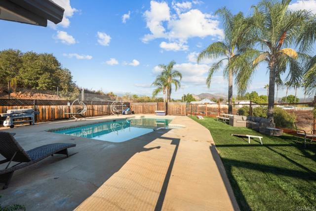 28757 Mac Tan Road, Valley Center CA: https://media.crmls.org/mediaz/2ddd7e64-3b05-44c2-b40b-a870cf5737c3.jpg