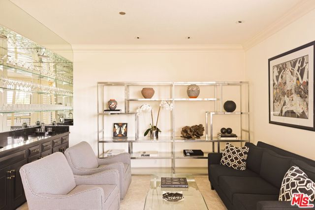 300 N Swall Drive, Beverly Hills CA: https://media.crmls.org/mediaz/2ddd8765-511d-40aa-888c-90b1bdf57c32.jpg