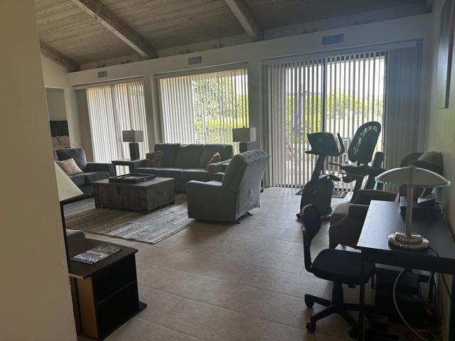 547 Desert West Drive, Rancho Mirage CA: https://media.crmls.org/mediaz/2ddda742-95cb-4055-99e4-e952f017dcf7.jpg