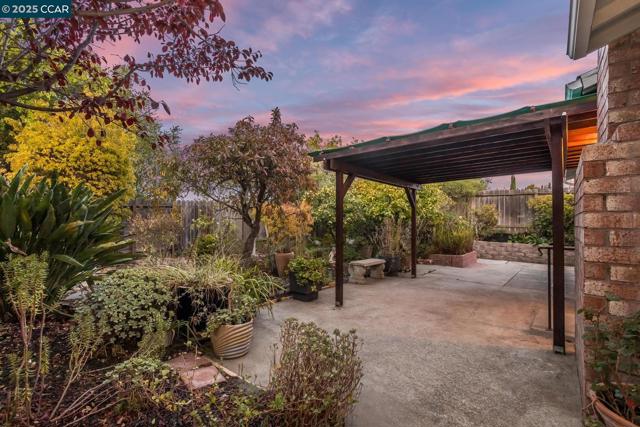 1769 Redwood Rd, Hercules CA: https://media.crmls.org/mediaz/2dde710b-27d2-4438-b9f2-a6a96c209966.jpg