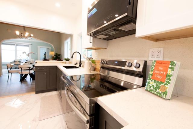 58 Monterey Boulevard, San Francisco CA: https://media.crmls.org/mediaz/2dde8553-70fe-4717-8712-bf09420cd0c9.jpg