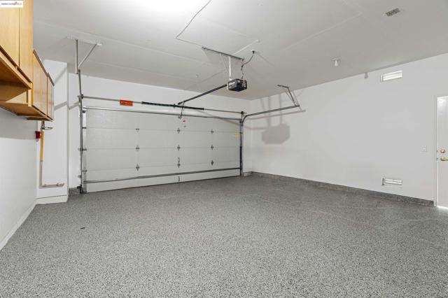 1040 Bismarck Terr, Brentwood CA: https://media.crmls.org/mediaz/2ddf014a-d867-48bb-a989-ce70b62a8841.jpg