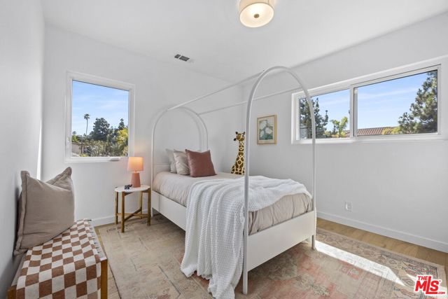 3908 Bentley Avenue, Culver City CA: https://media.crmls.org/mediaz/2ddf3487-8a16-4be5-8e5f-fe5532ea31ab.jpg