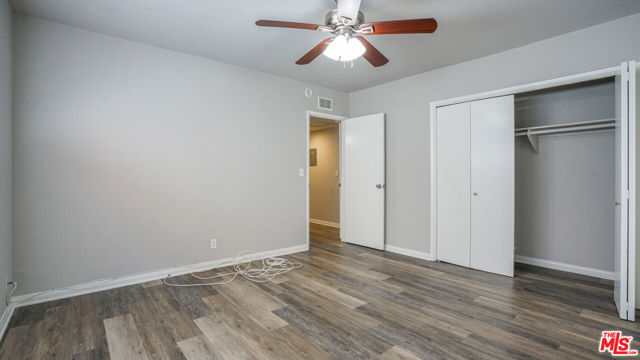 3459 Montrose Avenue photo 3