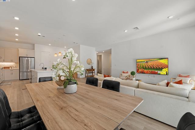 45158 Tom Blalock St, Fremont CA: https://media.crmls.org/mediaz/2de01566-6b62-4799-b5ab-9b1a12d588d3.jpg