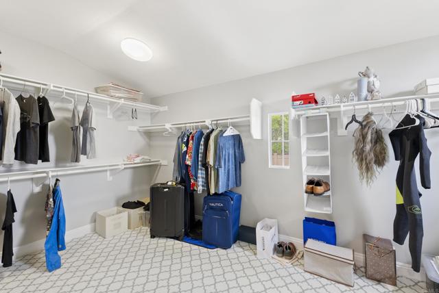 1017 Scarlet Way, Encinitas CA: https://media.crmls.org/mediaz/2de03230-5b52-4857-b480-00b9a37f08c4.jpg