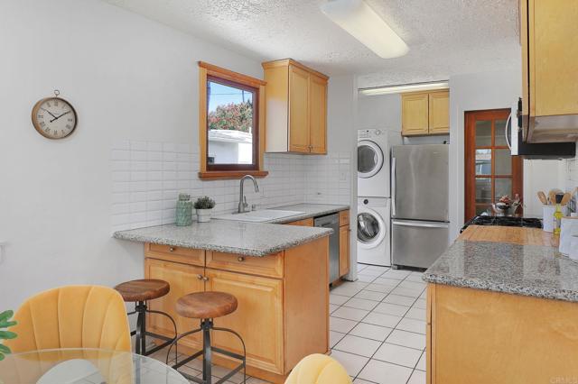 2764 Granville Avenue, Los Angeles CA: https://media.crmls.org/mediaz/2de047b6-ea4d-4e09-859f-792e916dba51.jpg