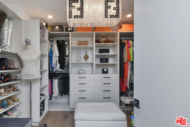 5316 Lennox, Sherman Oaks CA: https://media.crmls.org/mediaz/2de0cd1e-72a9-4514-ade4-523cef240843.jpg