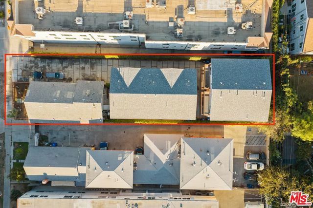 6178 Aldama Street, Los Angeles CA: https://media.crmls.org/mediaz/2de118f0-b3b3-4d2a-854c-75c1300dae2e.jpg