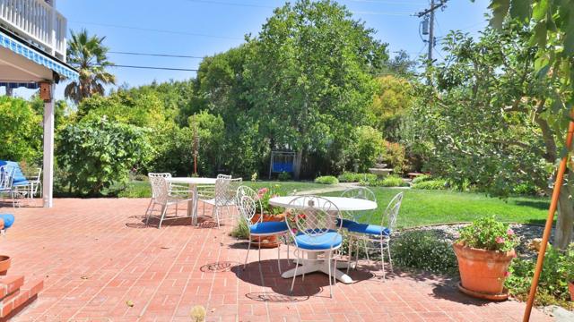 200 Iris Way, Palo Alto CA: https://media.crmls.org/mediaz/2de12699-9387-4628-82cb-7f71118de2fa.jpg