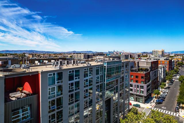 311 Oak Street, Oakland CA: https://media.crmls.org/mediaz/2de169ce-d36f-405c-aa18-dc0f08889289.jpg