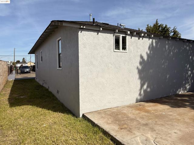 257 Smalley Ave, Hayward CA: https://media.crmls.org/mediaz/2de1cea6-8577-42d3-8e4b-c39f33fcfb75.jpg