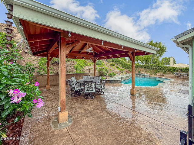 751 Muirfield Avenue, Simi Valley CA: https://media.crmls.org/mediaz/2de1d50d-f23a-496e-84b2-787b879063d2.jpg