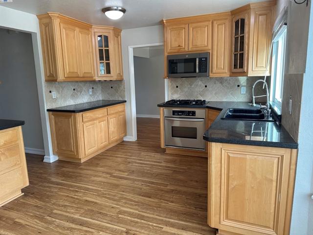5328 Riverlake, Discovery Bay CA: https://media.crmls.org/mediaz/2de2be80-2d44-42c2-b5c7-14c2db389fe2.jpg
