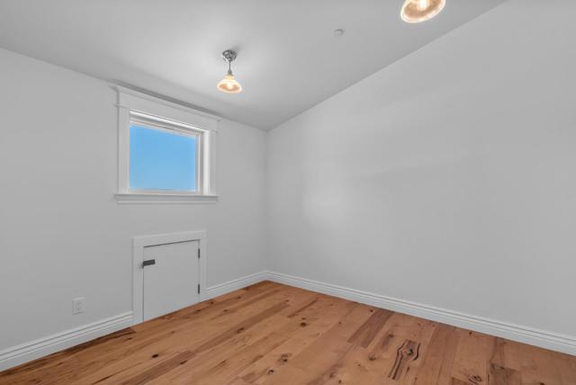 40 S Circle Drive, Santa Cruz CA: https://media.crmls.org/mediaz/2de4283b-0345-42b1-9ba7-3e9ccdd3e34a.jpg