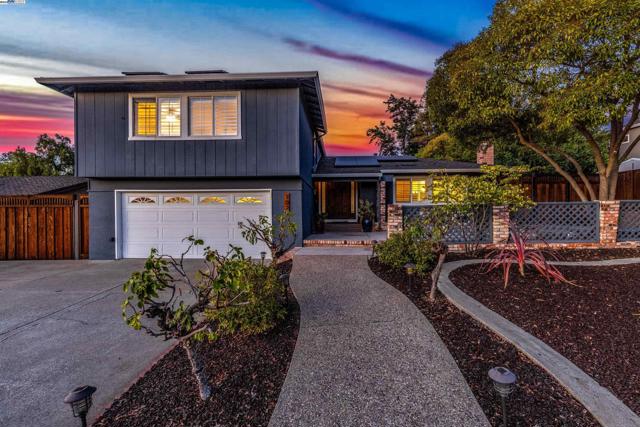 702 Sylvaner Dr, Pleasanton CA: https://media.crmls.org/mediaz/2de44ae9-b925-4567-8d49-5c7efd01e90d.jpg