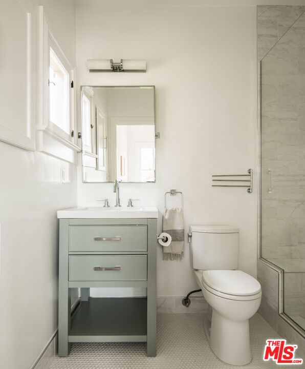 1402 N Benton Way, Los Angeles CA: https://media.crmls.org/mediaz/2de4b78d-367b-47b1-8311-715ece59e102.jpg