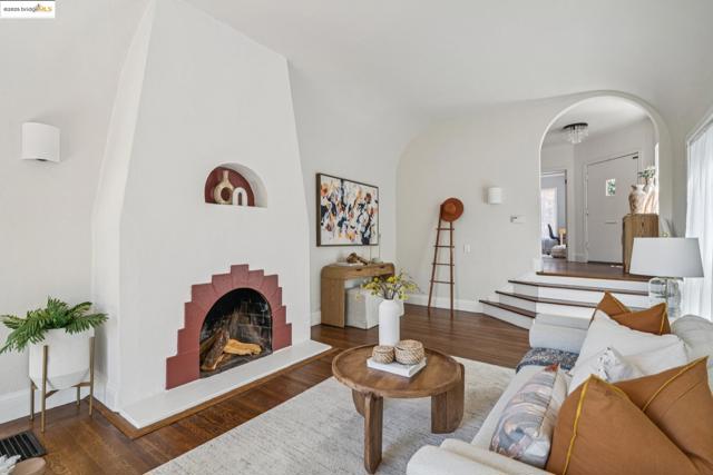 515 Mount St, Richmond CA: https://media.crmls.org/mediaz/2de4b80a-a364-4153-a74a-7f347344dba0.jpg