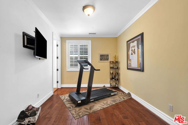 14933 Sutton Street, Sherman Oaks CA: https://media.crmls.org/mediaz/2de50dd0-4608-46fe-bffb-6729cedfc117.jpg
