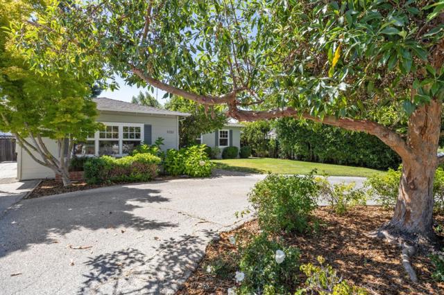 1050 Boranda Avenue, Mountain View CA: https://media.crmls.org/mediaz/2de51387-e293-4d82-9a94-4575e12cc317.jpg