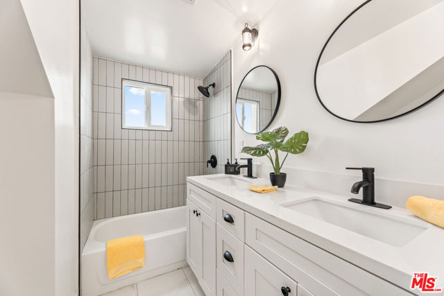 426 N Pacific Avenue, San Pedro CA: https://media.crmls.org/mediaz/2de52d67-c5c6-44f7-a062-e5794b5b9e6a.jpg