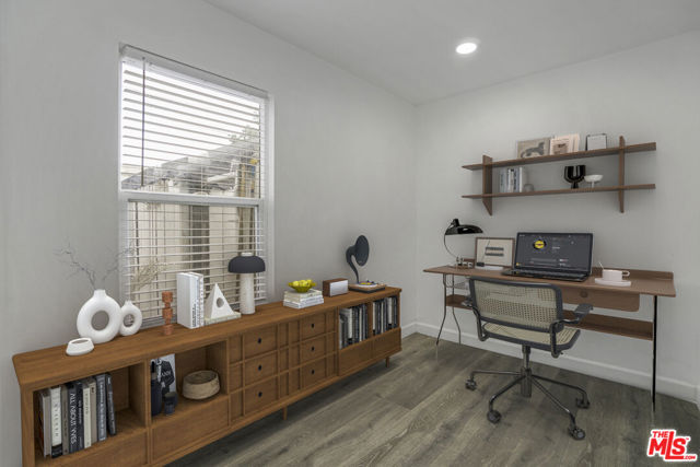 120 N Avenue 25, Los Angeles CA: https://media.crmls.org/mediaz/2de54ef4-8cdd-4080-b9d6-f3fcf83396e9.jpg