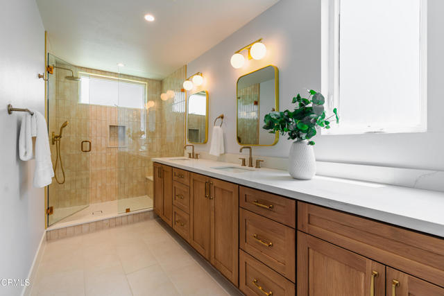 3874 W Point Drive, Los Angeles CA: https://media.crmls.org/mediaz/2de55a26-5259-4ca5-bc6c-d43b44ad94f1.jpg