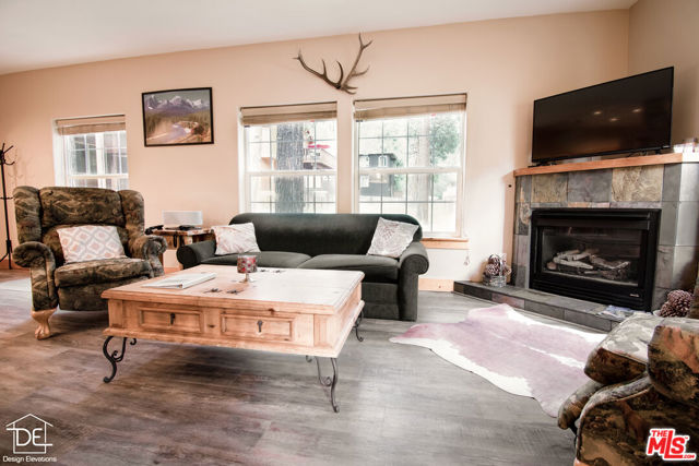 8732 Rainbow Avenue, Kings Beach CA: https://media.crmls.org/mediaz/2de570bd-240f-448f-804d-36d91b9cc4b9.jpg