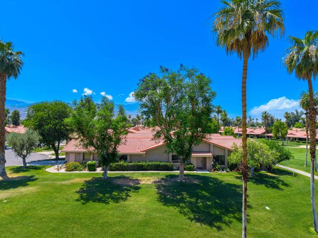 99 Camino Arroyo Place, Palm Desert CA: https://media.crmls.org/mediaz/2de59620-dda0-4ded-a7ce-ed1349455b27.jpg