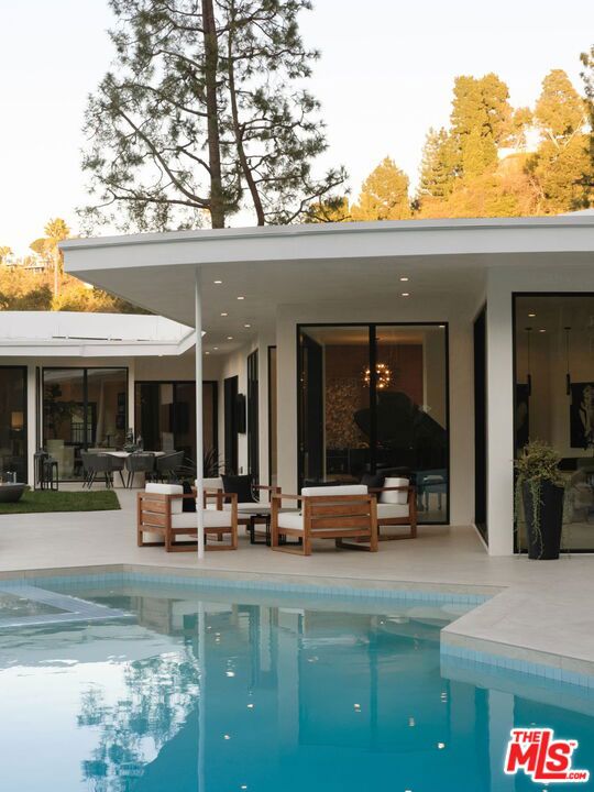 1935 Loma Vista Drive, Beverly Hills CA: https://media.crmls.org/mediaz/2de63550-762b-4d53-a219-480331402946.jpg
