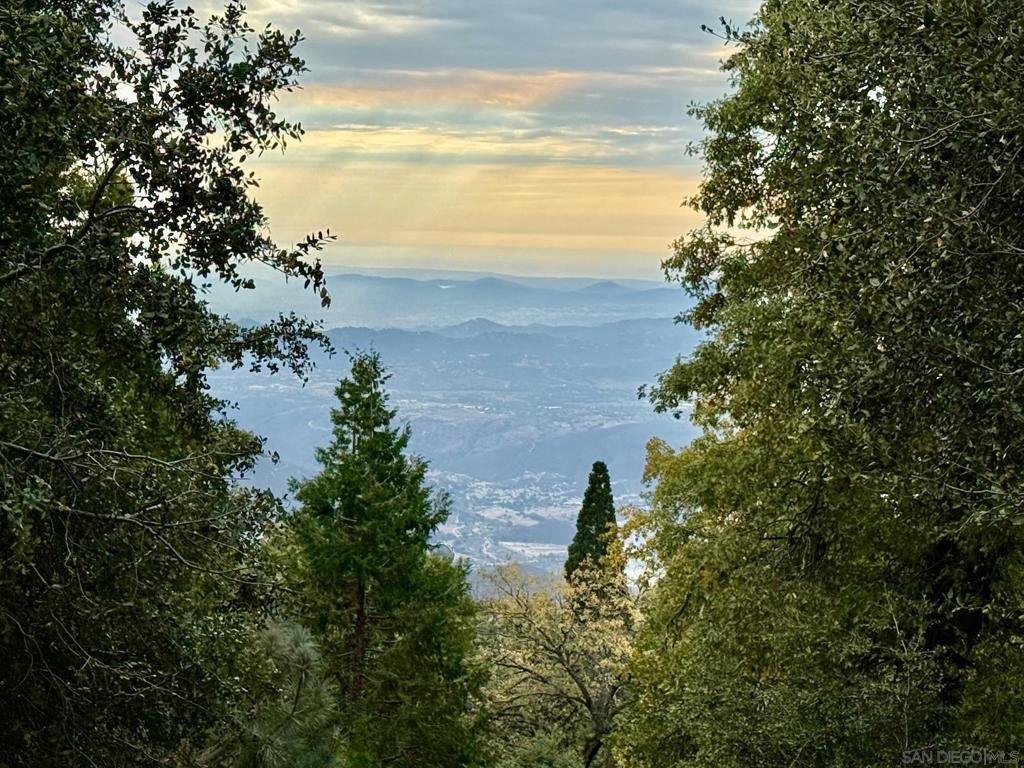 https://media.crmls.org/mediaz/2de65cb2-0d3b-4569-81f2-462079417aa9.jpg?preset=X-Large