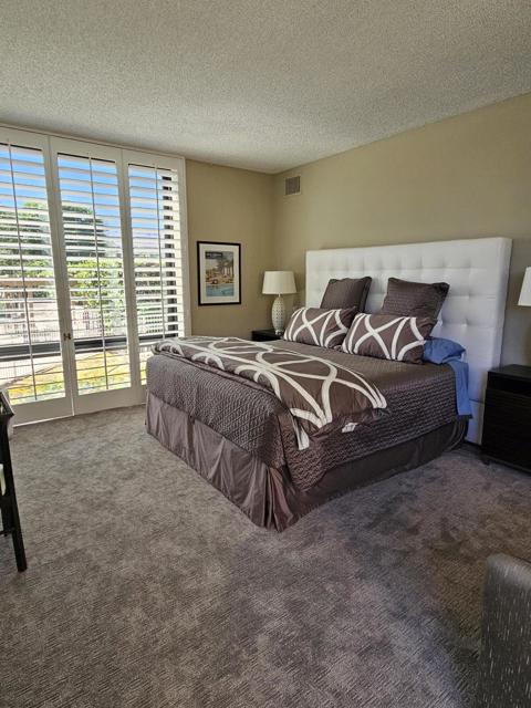 910 Island Drive, Rancho Mirage CA: https://media.crmls.org/mediaz/2de67841-1a23-47a5-9b3a-f7fc8af1a3af.jpg