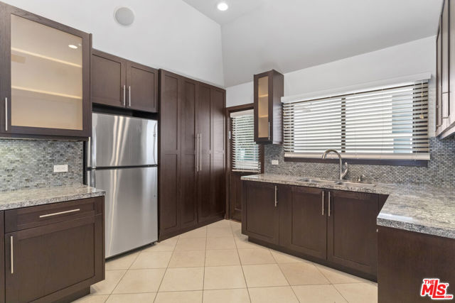 6656 Colgate Avenue, Los Angeles CA: https://media.crmls.org/mediaz/2de685c8-ef4d-437a-bf74-cc1942f6d64b.jpg