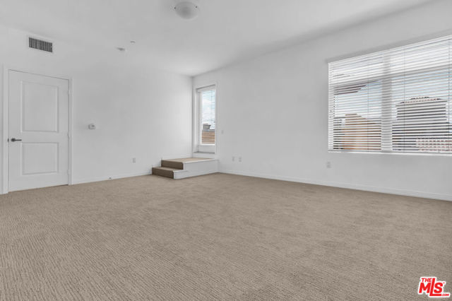 4050 GLENCOE Avenue, Marina del Rey CA: https://media.crmls.org/mediaz/2de713ea-f89e-41cc-b293-1d968224cea7.jpg